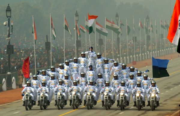 2016年1月26日，印度通信兵部队参加在新德里举行的共和国日阅兵仪式。