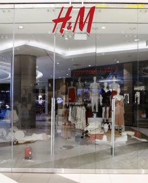 A picture taken on January 13, 2018 in Sandton City shopping mall in Johannnesburg shows the H&M clothing store closed after members of the Economic Freedom Fighters (EFF) opposition party stormed the store in protest of an alleged racist slogan printed on a hoodie that caused uproar on social media. (AFP)