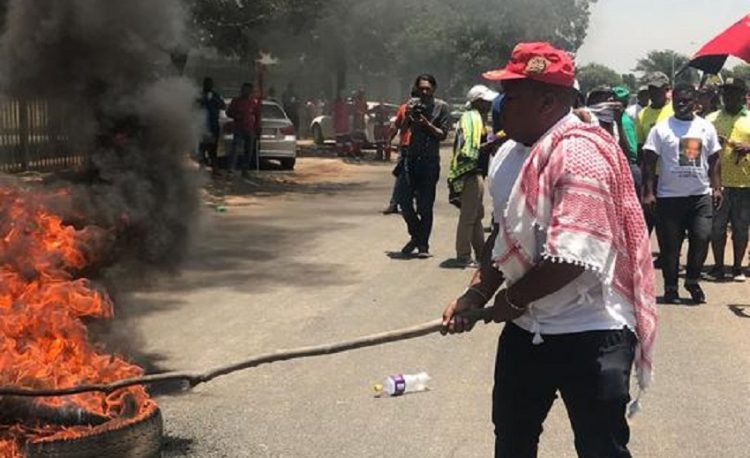 “'I call on all boere to come in their masses to Hoërskool Overvaal' - voice note goes viral as protesters gather”的图片搜索结果