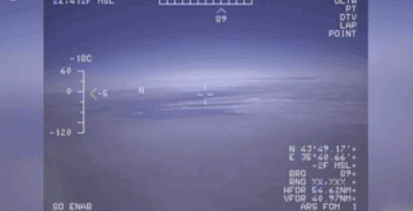 美侦察机机载摄像头拍到的画面显示，俄罗斯苏-27战机从约半米处径直穿过。