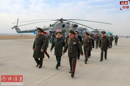 俄罗斯与塔吉克斯坦军方高层视察反恐装备