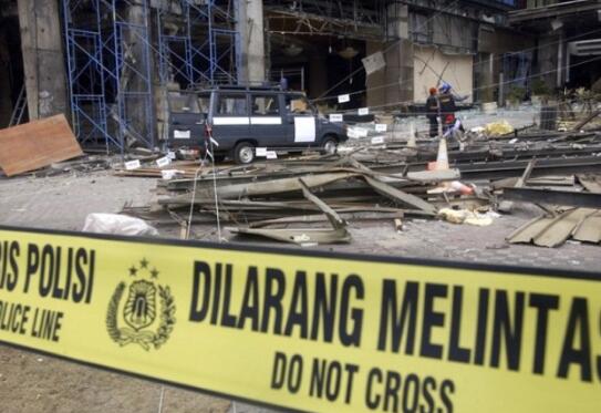 印尼首都雅加达万豪酒店恐怖袭击事件现场。（图源：东网）