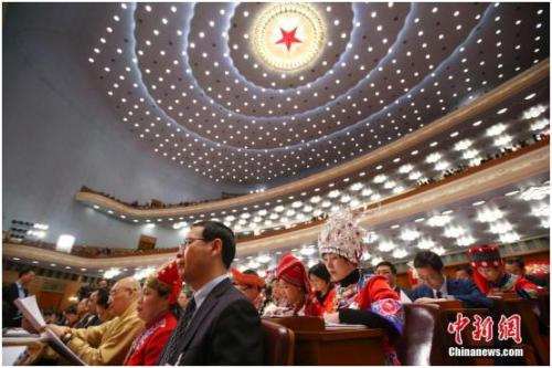 3月5日，十三届全国人大一次会议在北京人民大会堂开幕。 中新社记者 刘震 摄