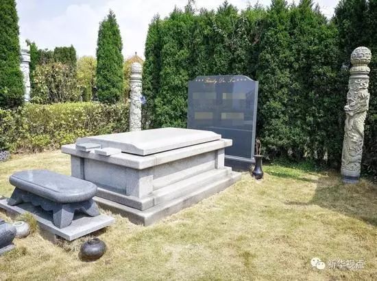 2018年4月2日 ，贵州省贵阳市清镇（县级）市红枫艺术陵园的一处豪华墓地，长约10米、宽约5米。