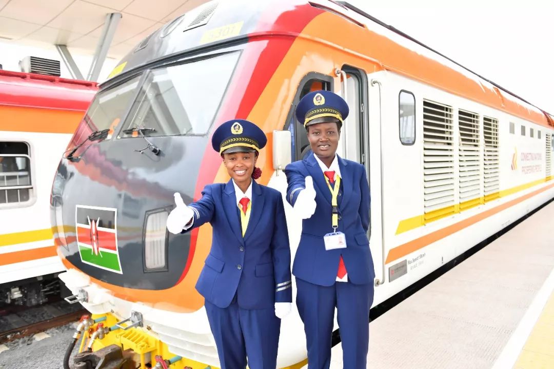 由中国企业承建的肯尼亚蒙巴萨-内罗毕标轨铁路（蒙内铁路）于2017年5月31日正式通车。（新华社记者孙瑞博摄）