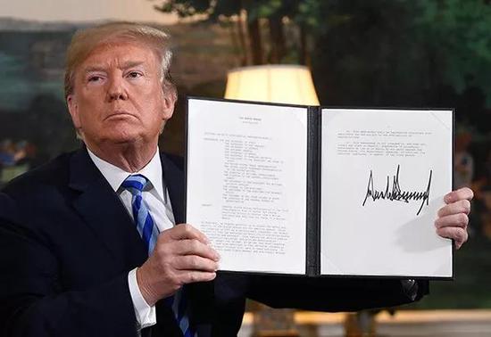 ▲5月8日，美国总统特朗普宣布美国将退出伊朗核问题全面协议，并重启因伊核协议而豁免的对伊朗制裁。（视觉中国）