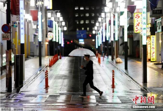 资料图：4月16日晚，日本首相安倍晋三正式宣布，将“紧急事态宣言”适用范围扩展至日本全境，持续时间至5月6日。(图片来源：<a target='_blank'  data-cke-saved-href='http://www.chinanews.com/' href='http://www.chinanews.com/' >中新网</a>)