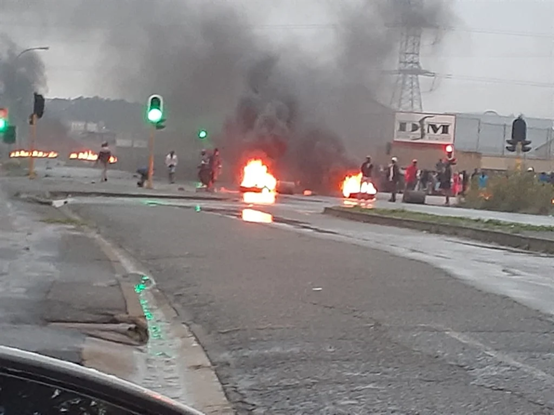 约堡爆发食品包裹抗议活动