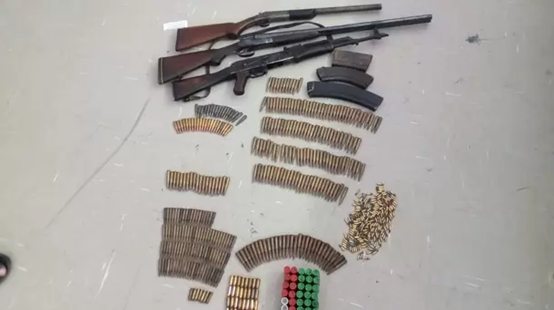 夸省警方在周末行动中缴获AK 47步枪和弹药
