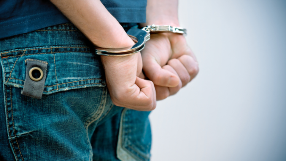 艾古莱尼市前警察局局长强奸罪的判决再次被推迟