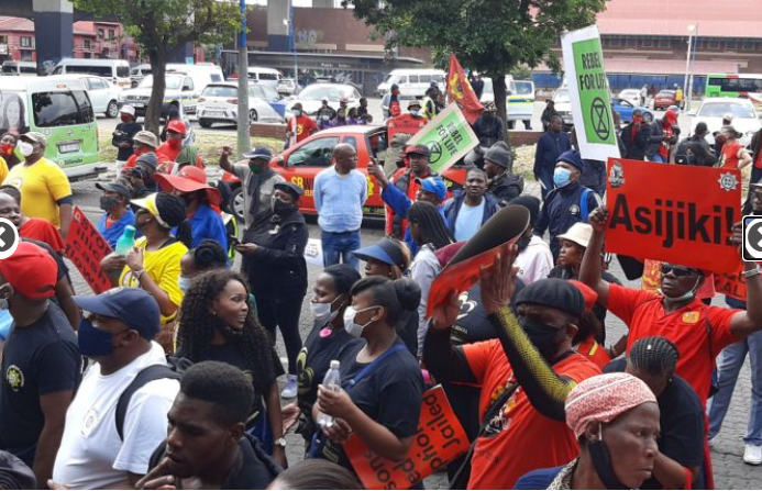南非总工会全国抗议活动中 市政当局处于聚光灯下