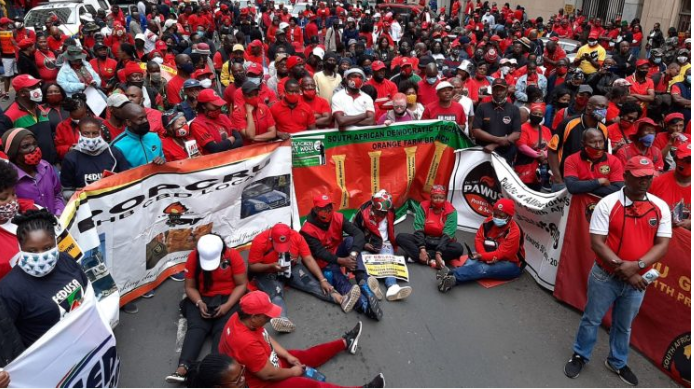 南非总工会全国抗议活动中 市政当局处于聚光灯下