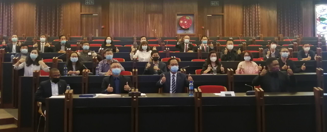 著名侨领吴少康主席领衔华人商界精英向金山大学捐赠20万只口罩等防疫物资,彰显中国商界领袖的企业家精神与社会责任感!