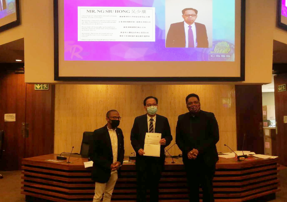 著名侨领吴少康主席领衔华人商界精英向金山大学捐赠20万只口罩等防疫物资,彰显中国商界领袖的企业家精神与社会责任感!
