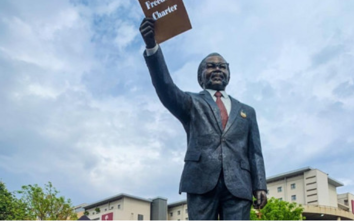 南非总统为9米高的坦博雕像揭幕 象征自由、团结！