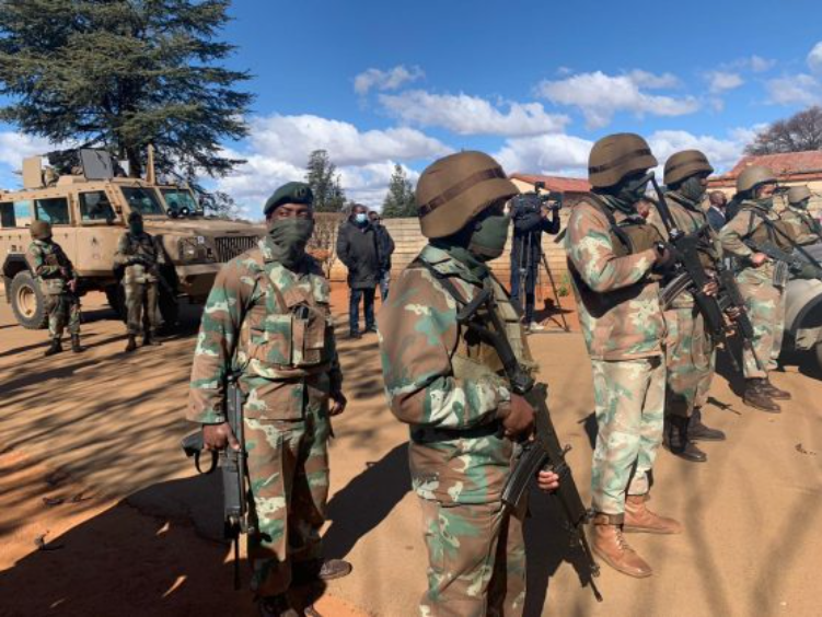 南非总统部署2000多名SANDF士兵以协助封锁Covid-19的工作