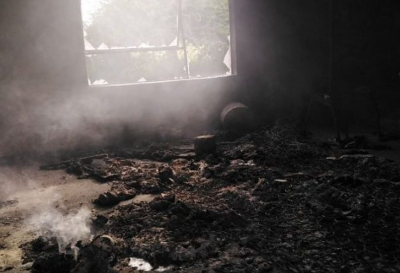 林波波市一名男子在暴民正义袭击中被石头砸死并被放火焚烧