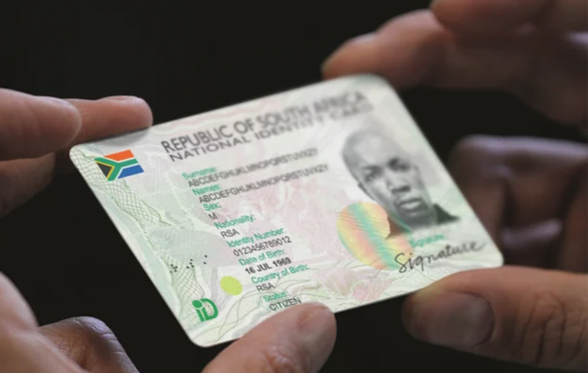 政府计划为所有南非人开发“在线身份证”