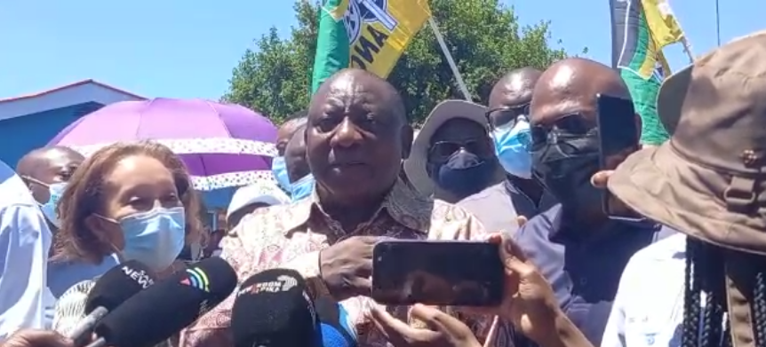 南非总统在索韦托投票时发生了抗议事件