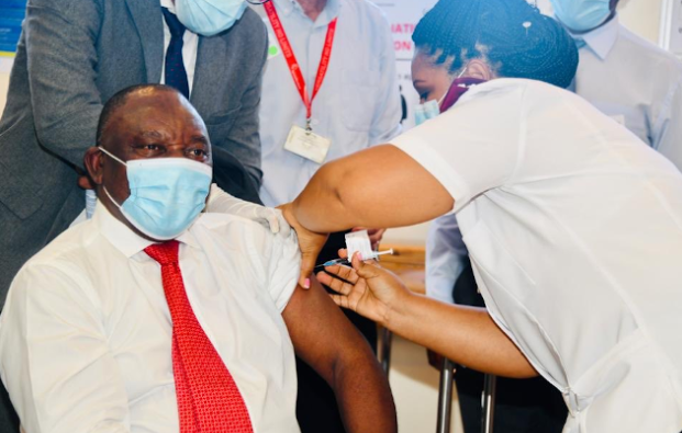 南非正在考虑对政府工作人员强制接种疫苗