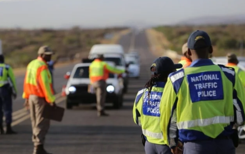 取消5年驾照更新期限！机器故障导致南非交通局大量积压