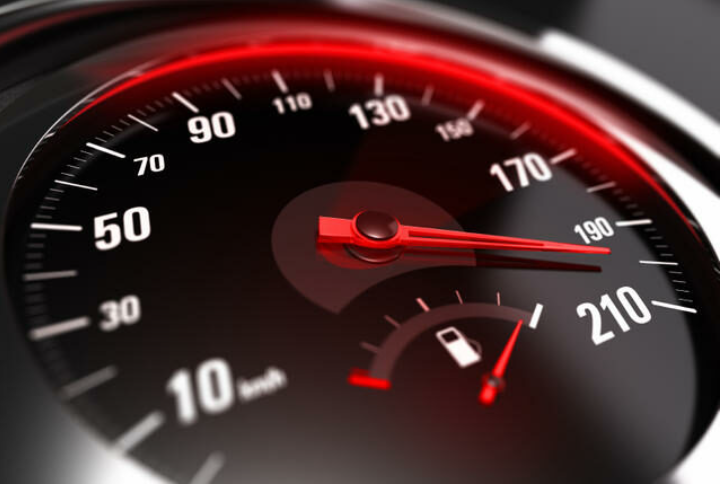 速度与激情？林波波男子以时速234公里/小时的车速被警方召唤！