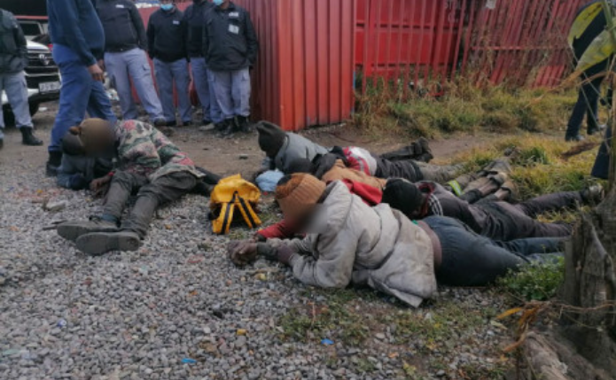 西兰德打击非法采矿行动中，46名嫌疑人被捕