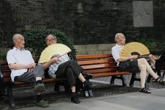 上海人口老龄化比例将超日本 2050年或达44.5%