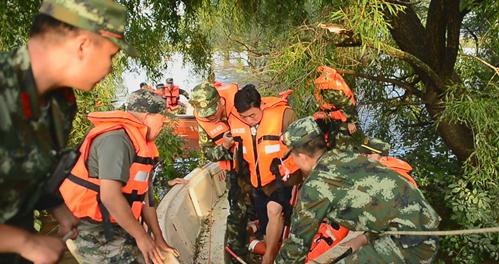 3名朝鲜人员被洪水围困 吉林边防受命跨境救援