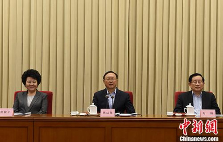 2月17日，全国侨务工作会议在北京召开。国务委员杨洁篪出席会议并讲话。
