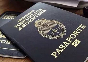 阿根廷护照（图源：阿根廷华人在线）