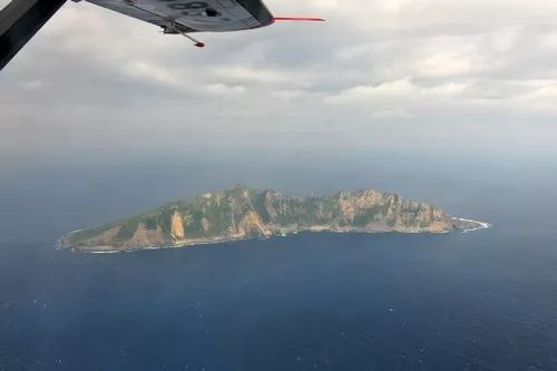 ▲资料图片：这是从中国海监B-3837飞机上拍摄的钓鱼岛及其附属岛屿画面。