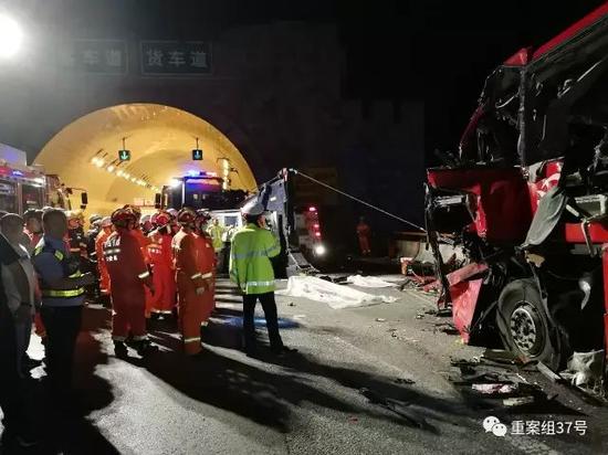 ▲ 大客车碰撞隧道事故造成36人死亡。 图片来源/新华社