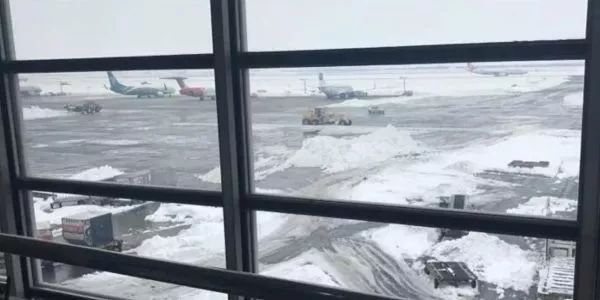△大雪中的德黑兰机场 