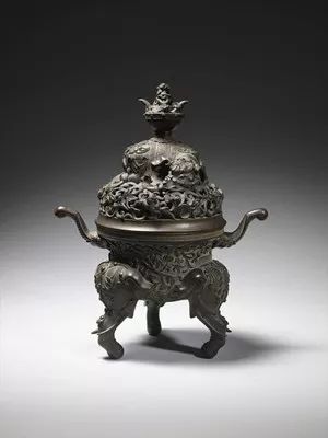 17世纪末或18世纪初，中国的青铜“大象”香炉，估价3000-5000英镑。