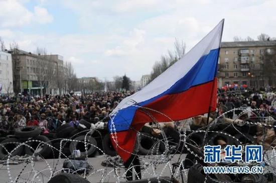 ▲资料图：2014年，乌克兰东部顿涅茨克州的亲俄民众举行抗议集会。