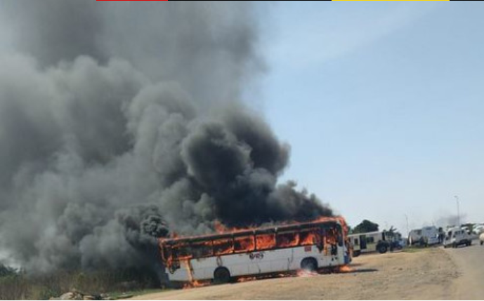 茨瓦内发生暴力抗议活动 男子三级烧伤被送完医院